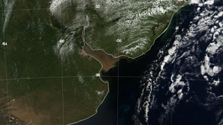 Observando el río desde el cielo