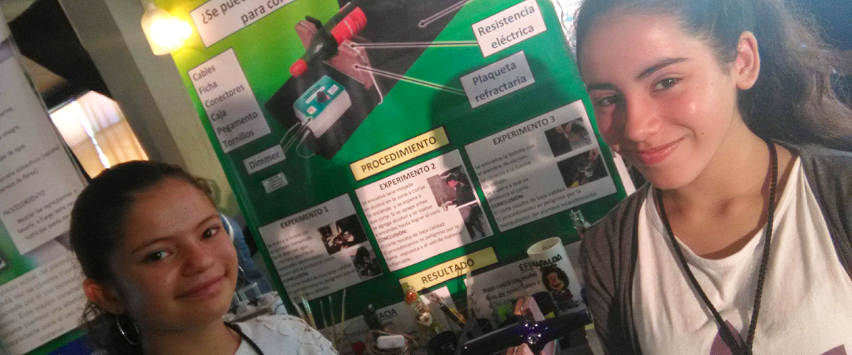 Ingeniería recibe liceales en el Día Internacional de las Niñas en las TIC