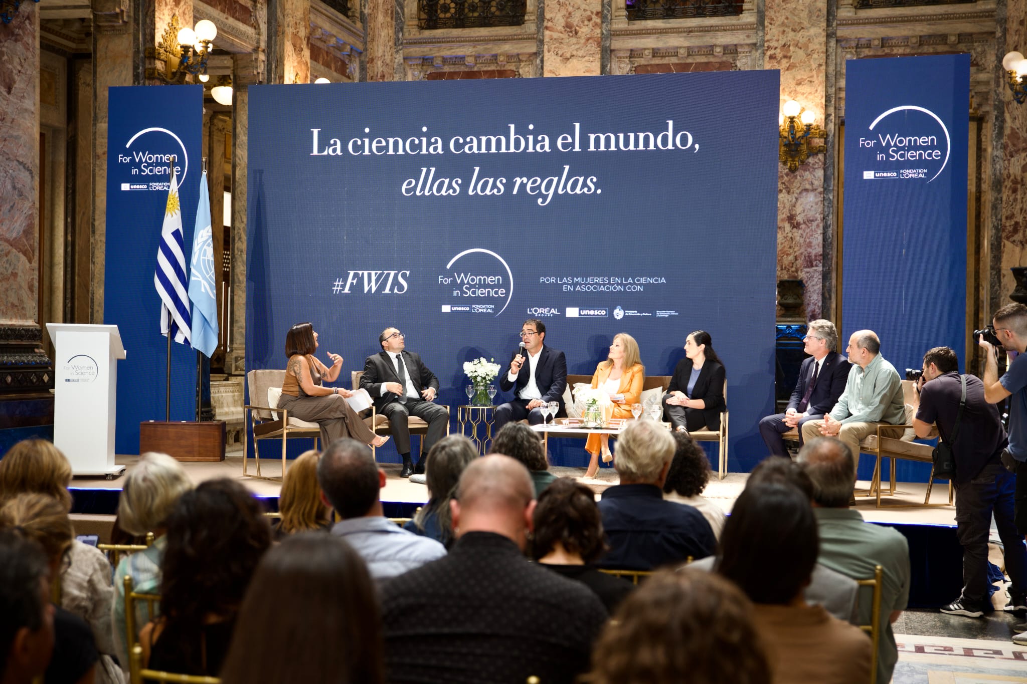 L Oreal Claudina Panel 