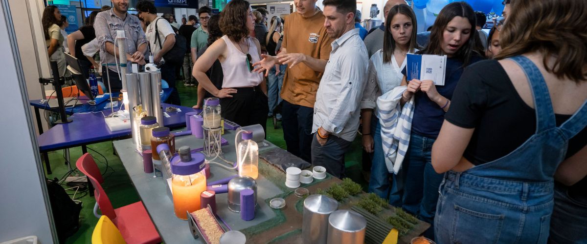 De la cáscara de arroz al aserrín de eucalipto: La apuesta de la UdelaR a biorefinerías en IdM2025