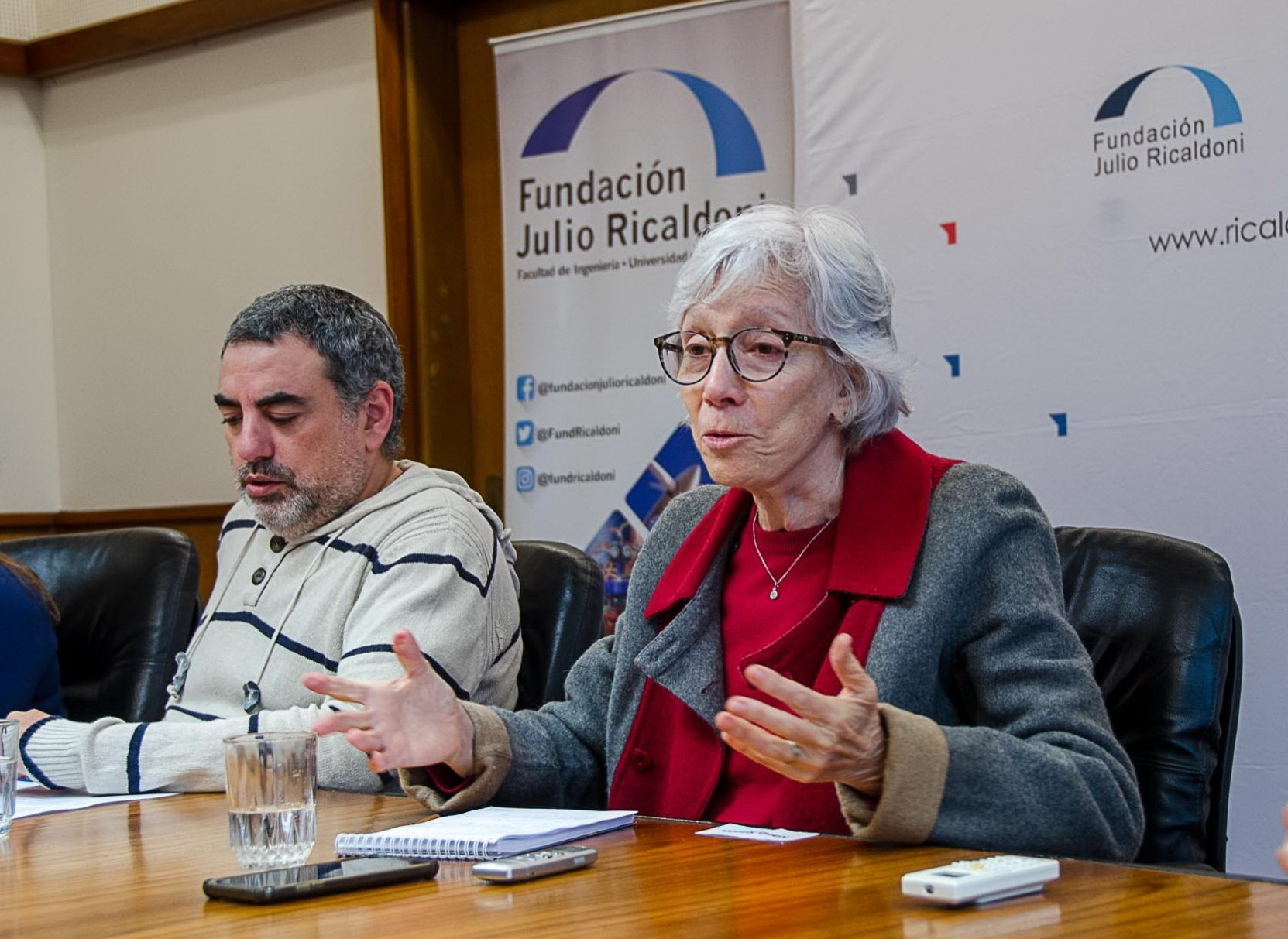 el decano Pablo Ezzatti y la ex decana Maria Simon en el acto de entrega de las becas para estudiar matemática